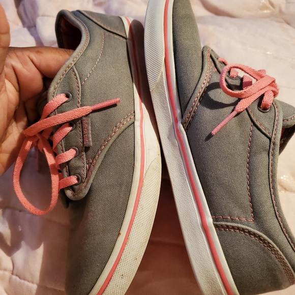 Vans - Picture 2 of 5